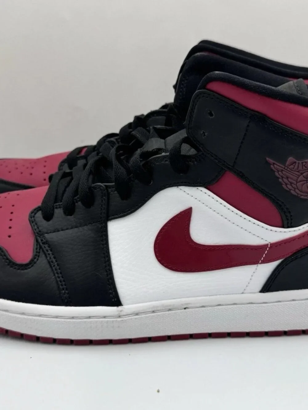 Nike Air Jordan 1 Mid Bred Toe Size 13 554724-066